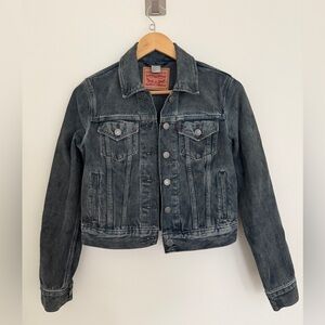 100% Cotton Levi's Short Denim Trucker Jacket with Silver Buttons